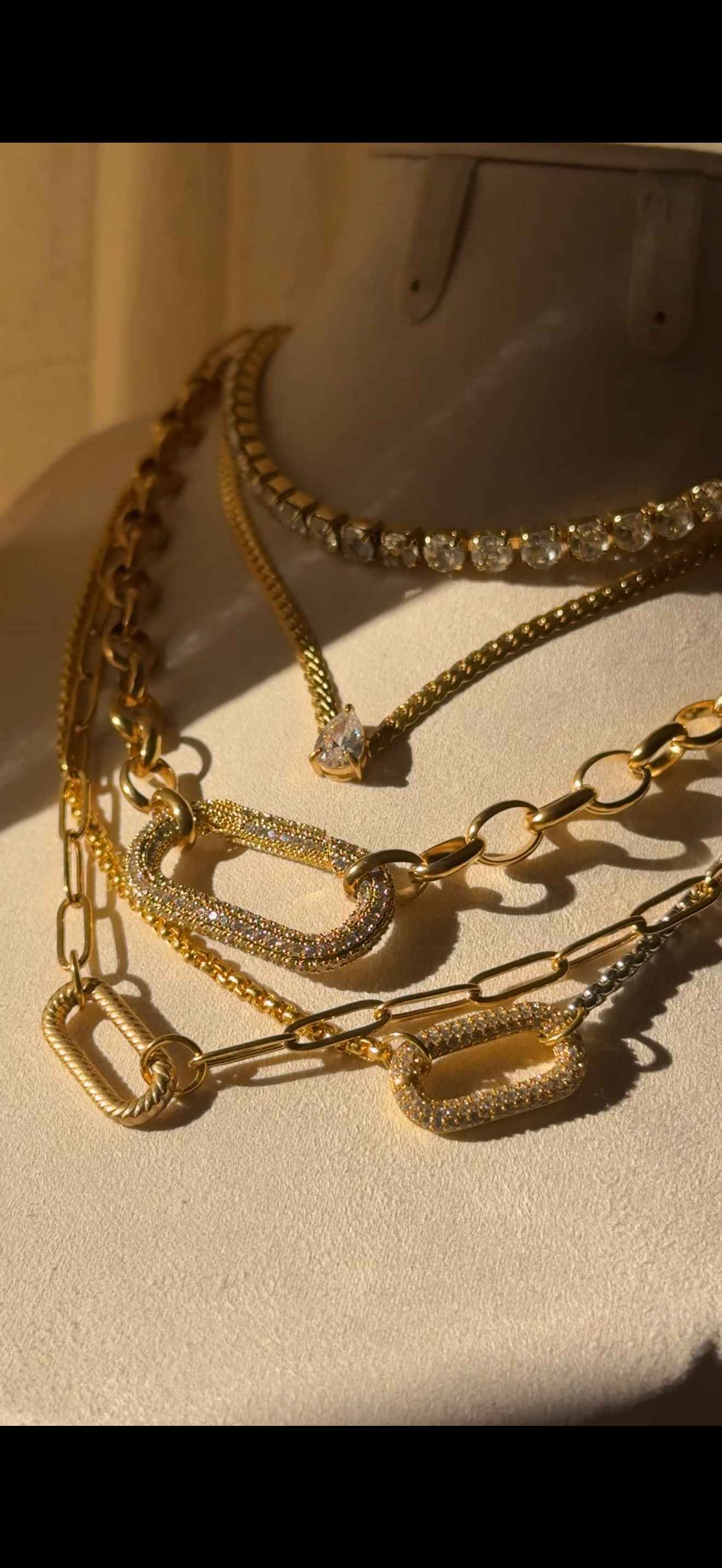 COLLARES DORADOS
