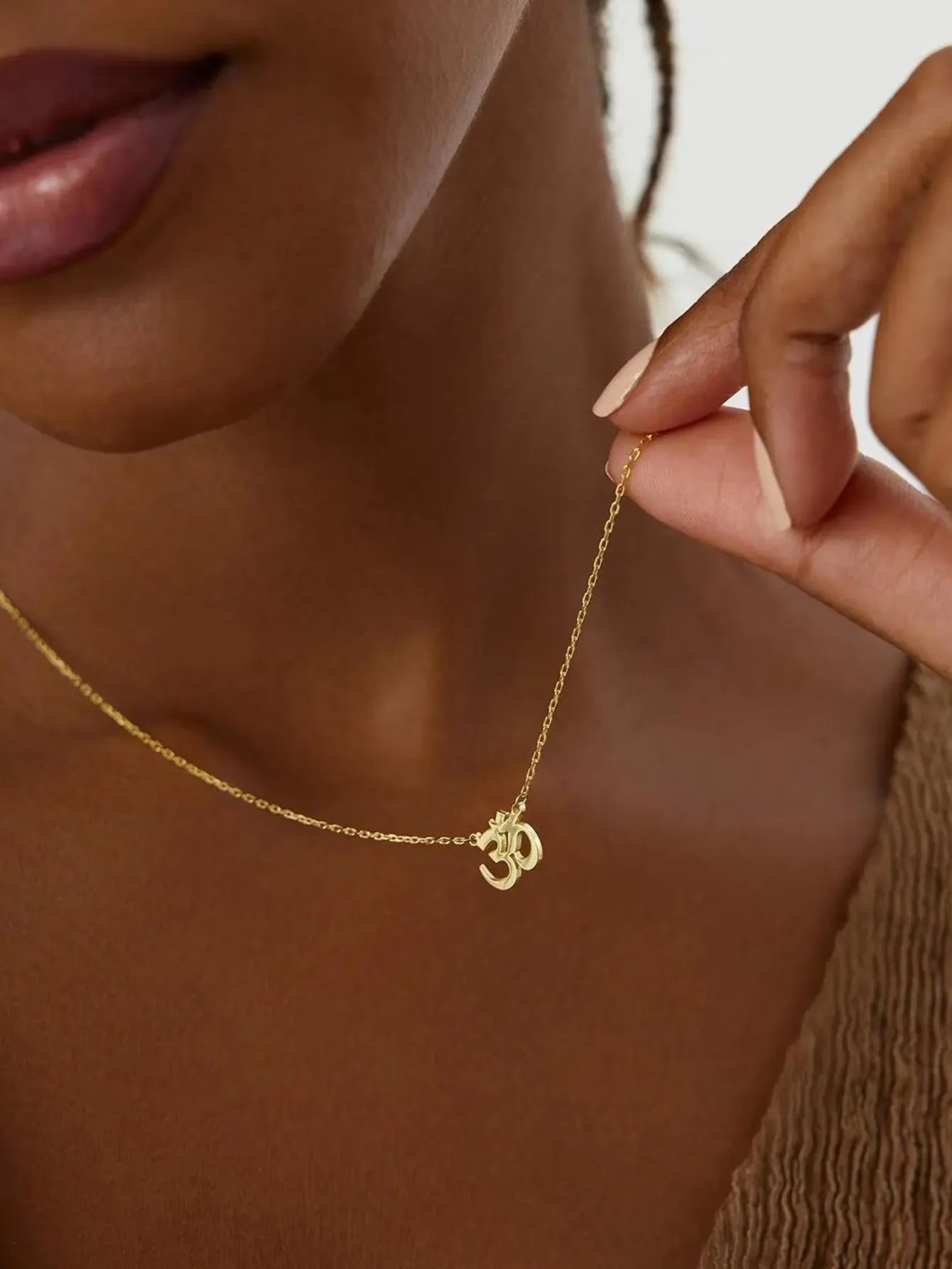 COLLAR OM GOLD