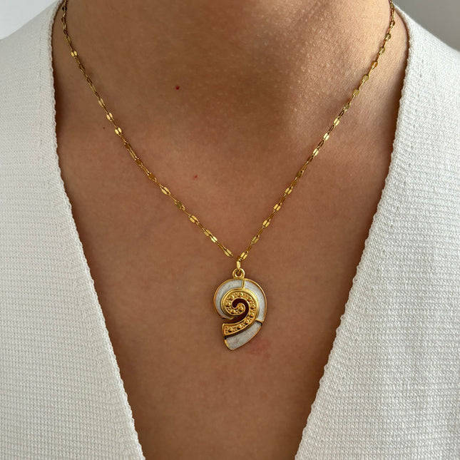 COLLAR SHELL DORADA