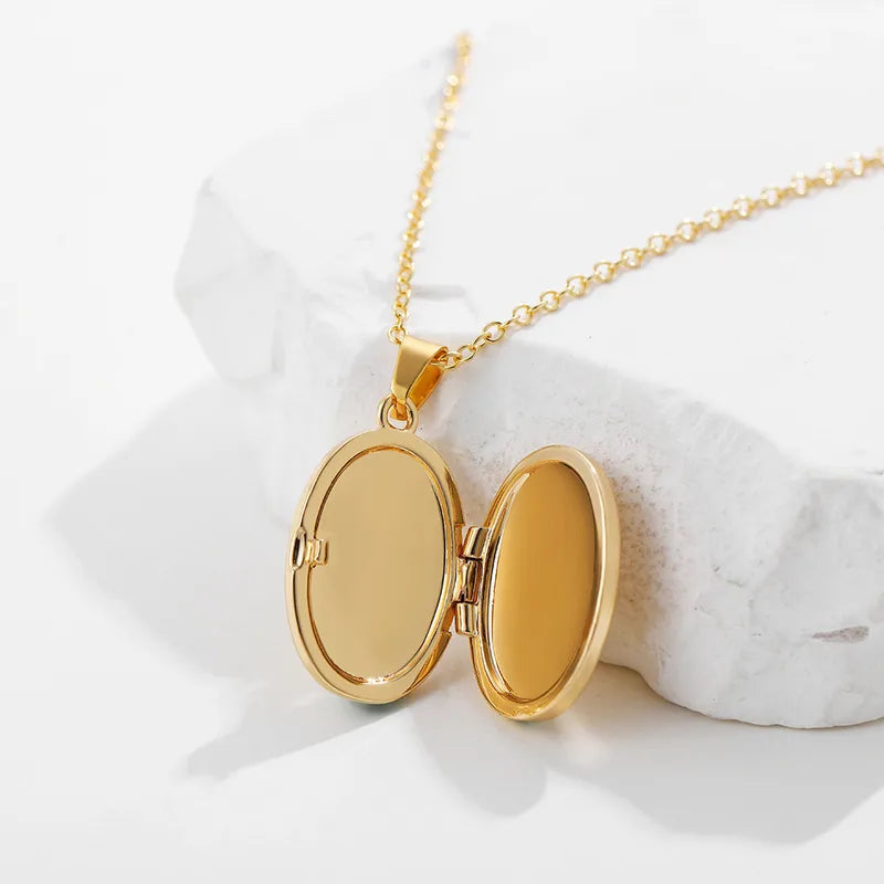 COLLAR RELICARIO MOON