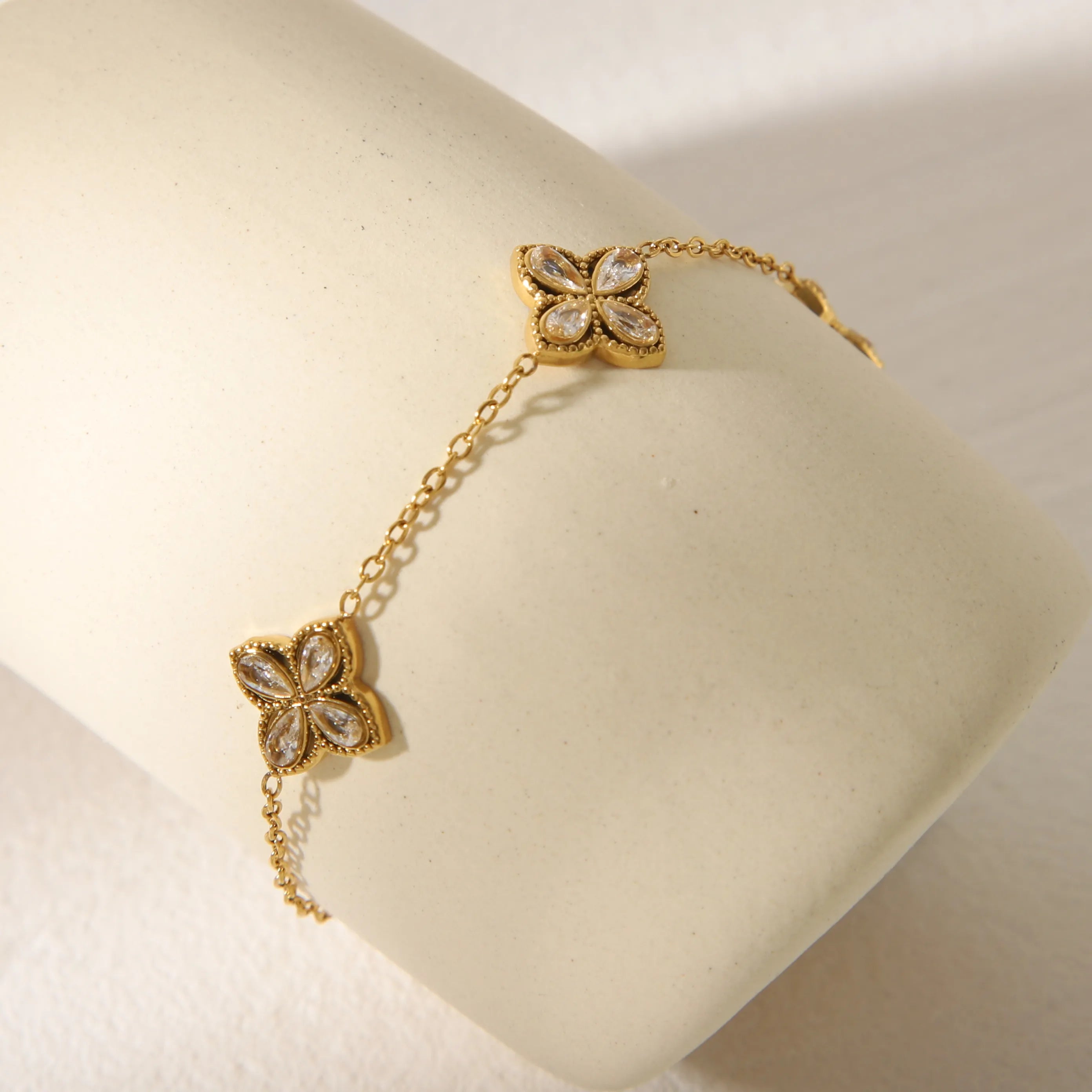 PULSERA TRES FLORES CUBIC
