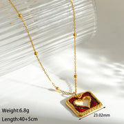 COLLAR CORAZON ROJO CALADO