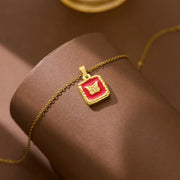 COLLAR CUADRO MARIPOSA RED