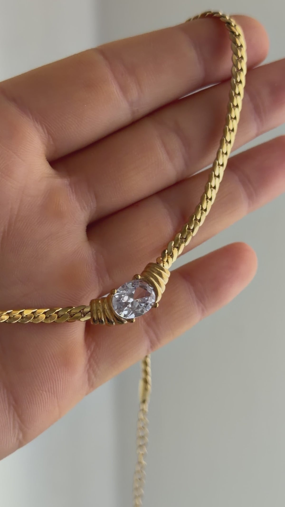 Cargar vídeo: COLLAR SHAPED