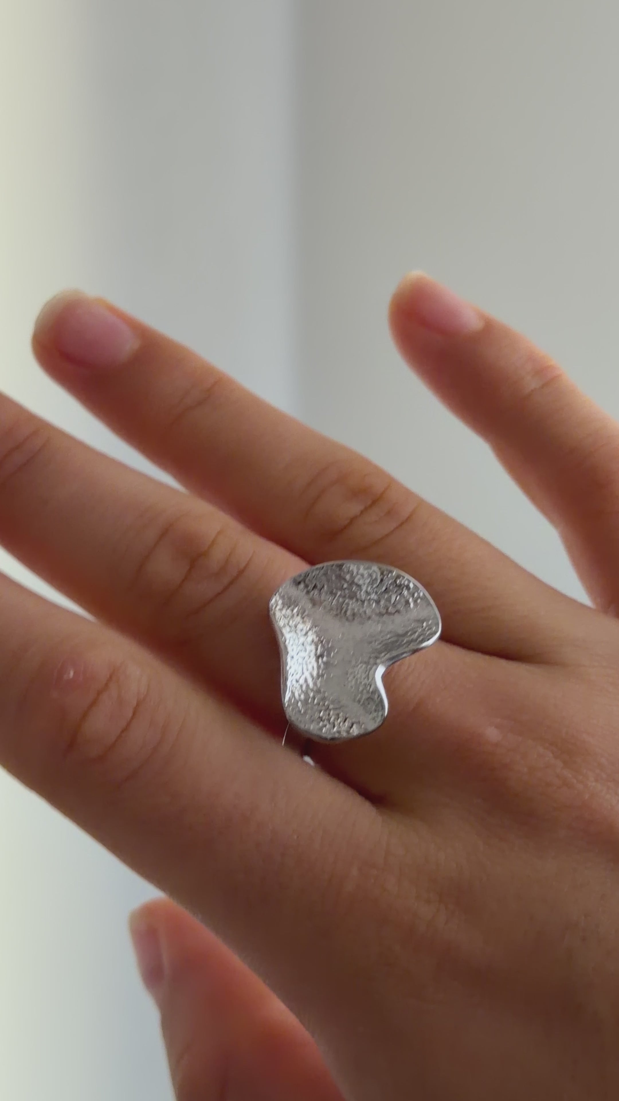 Cargar vídeo: ANILLO SAMANTA SILVER