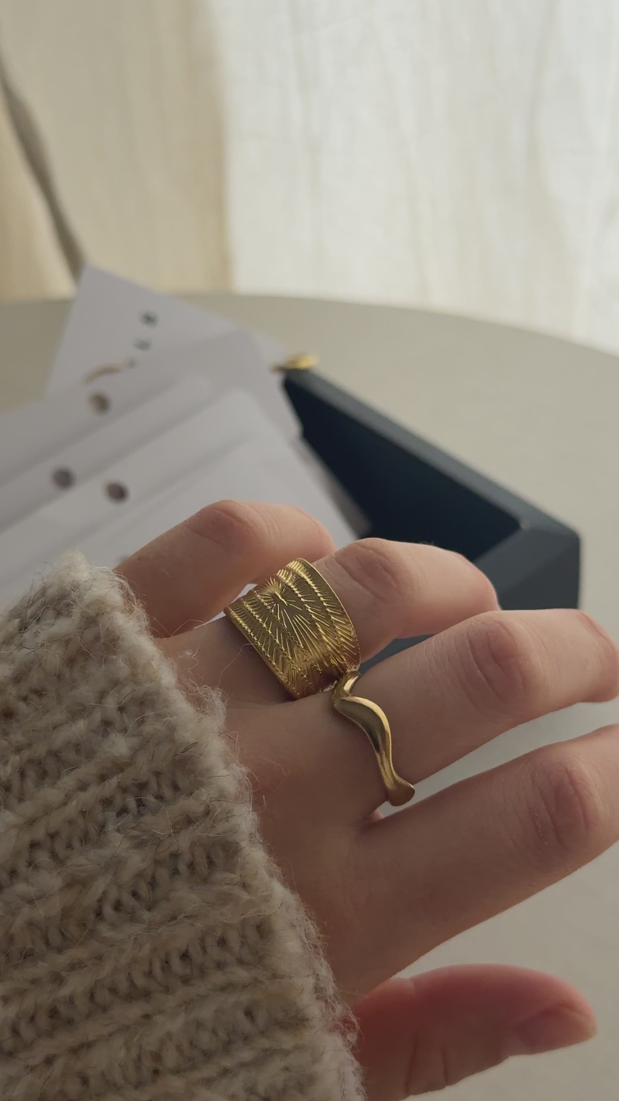 Cargar vídeo: ANILLO WAVY GOLD