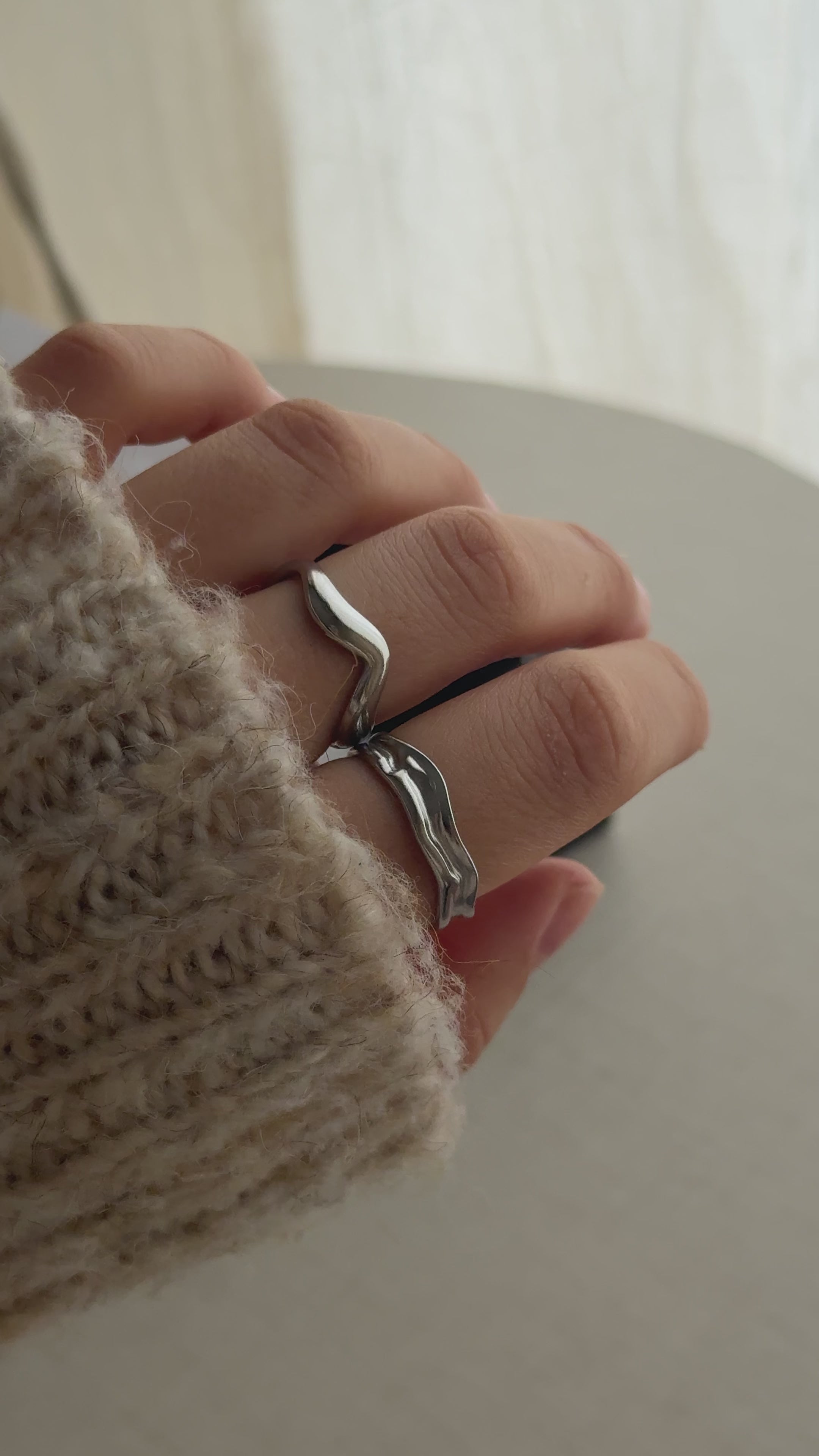 Cargar vídeo: ANILLO WAVY SILVER