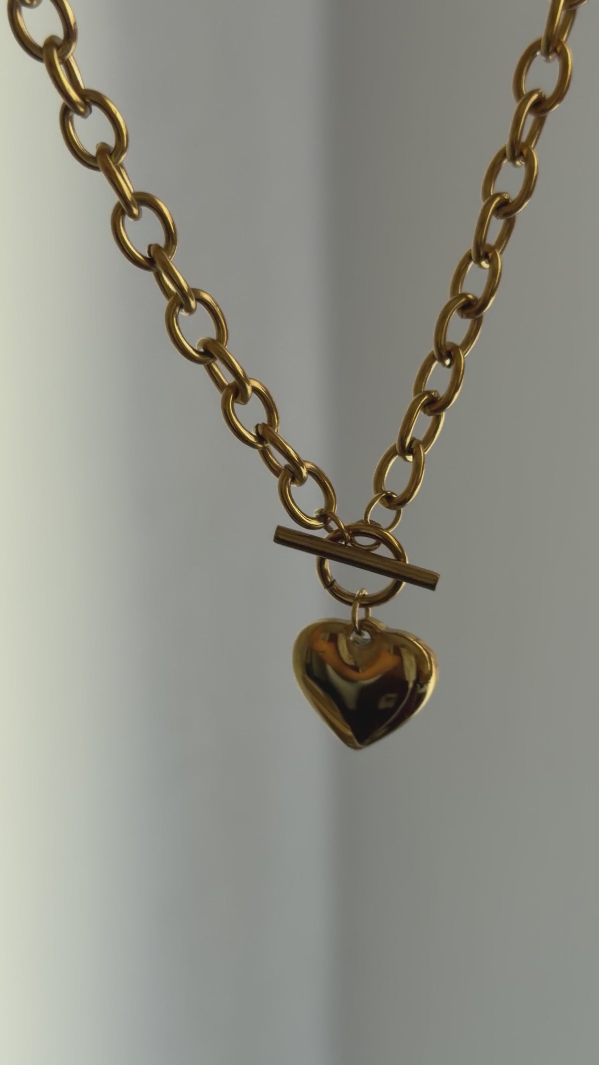 Cargar vídeo: COLLAR CORAZON BARRA CHUNKY GOLD