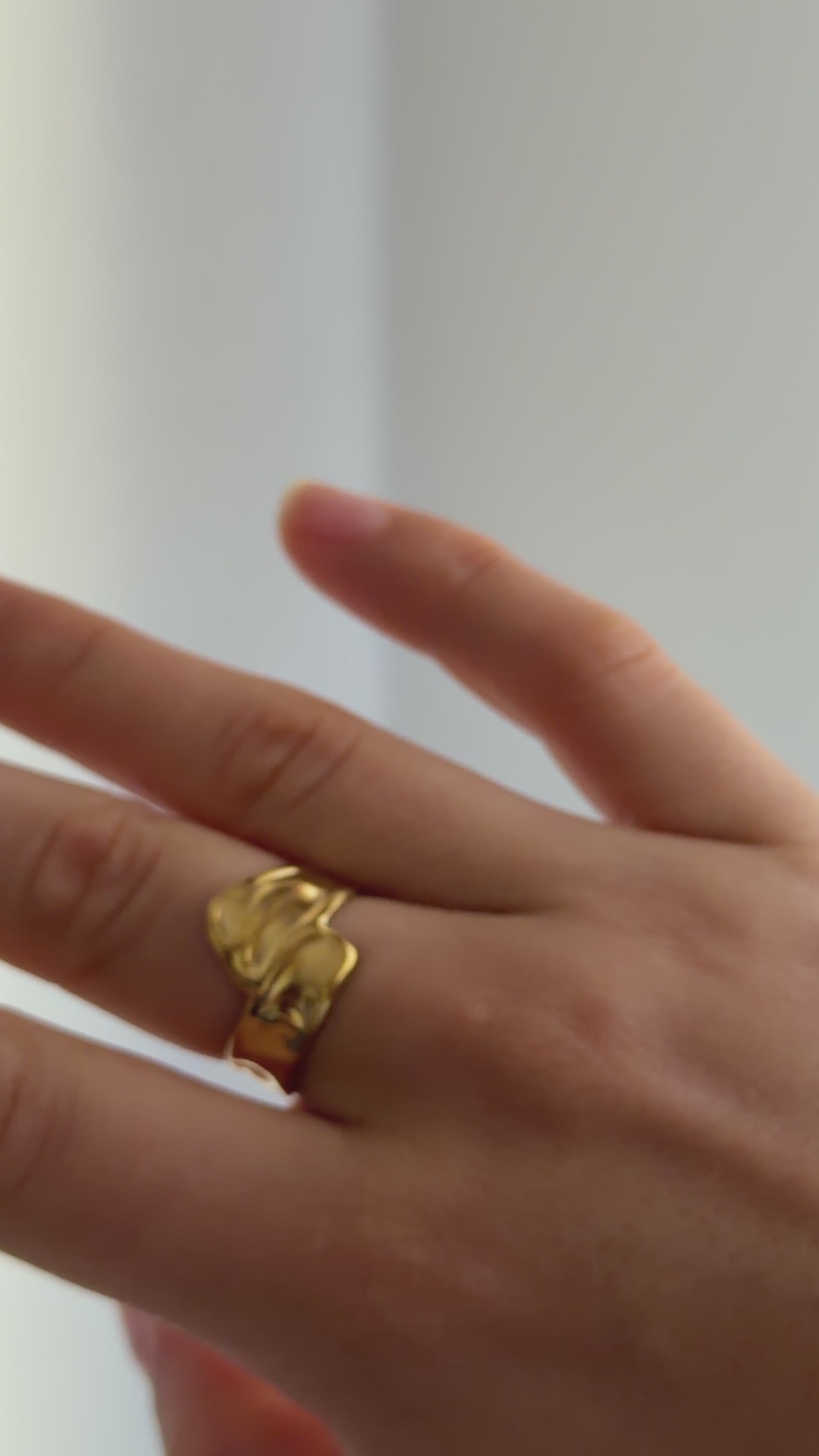 Cargar vídeo: ANILLO VIBES GOLD